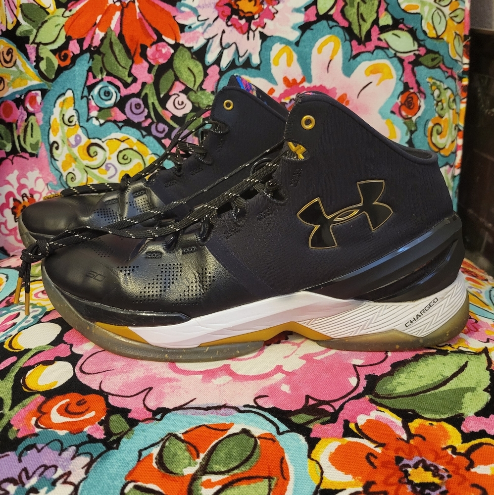 Mens Under Armour basketball shoes size 11